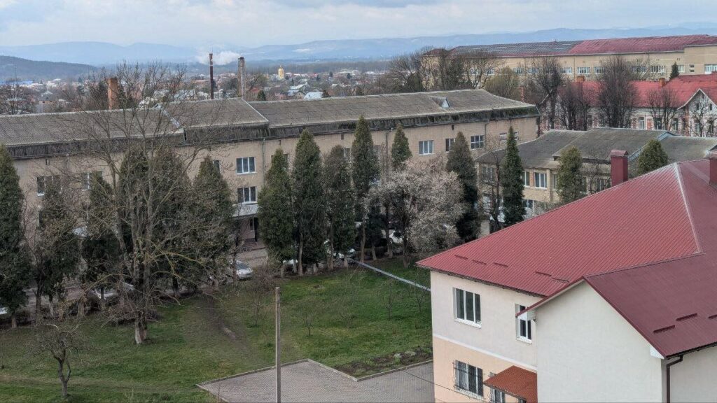 Kolomyjskou nemocnici podpořil E.ON solárními panely v hodnotě jeden milion korun. Foto: E.ON