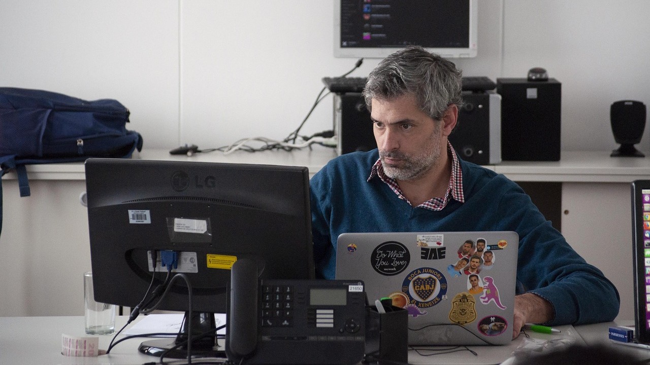 Konzultant IT patří v letošním roce stále mezi nejžádanější profese, čemuž odpovídá i nárůst nástupních mezd. Ilustrační foto: Pixabay.com