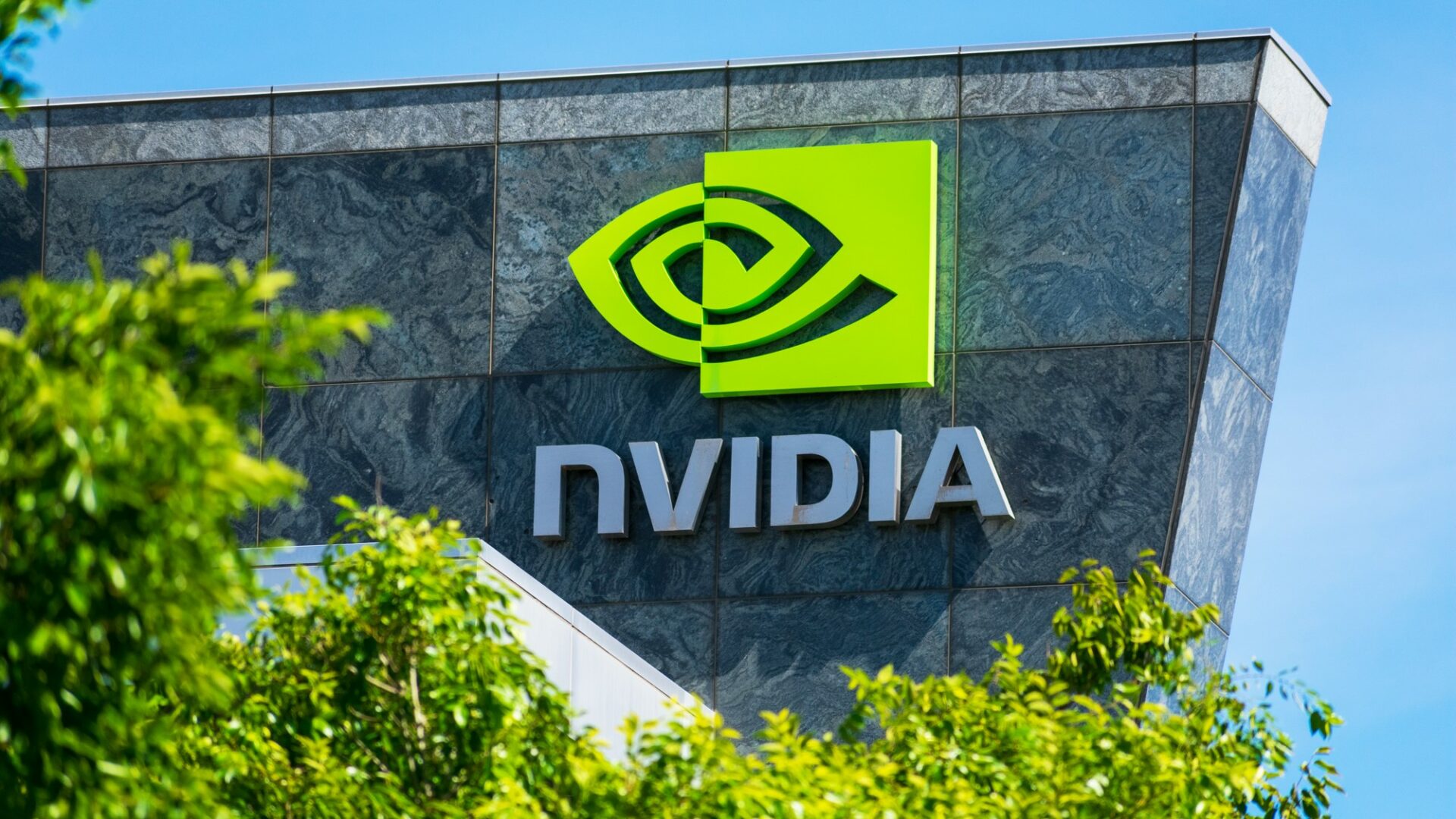 Akcie společnosti Nvidia letos vzrostly o více než 30 procent a jejich ocenění se blíží rekordním hodnotám. Ilustrační foto: Depositphotos.com