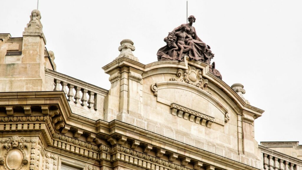 Mírné posílení zaznamenal v úterý maďarský forint, který pravděpodobně podpořila tamní centrální banka (na snímku). Ilustrační foto: Depositphotos.com