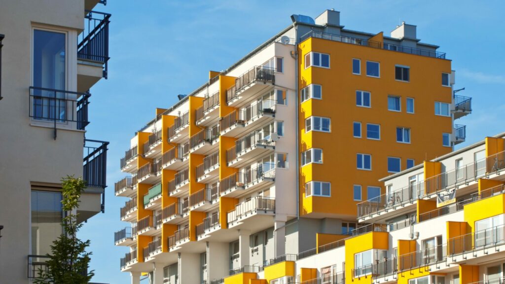 Za posledních deset let se v hlavním městě podle Českého statistického úřadu dokončilo jen 63 437 nových bytů, což nestačilo pokrýt ani přirozený nárůst obyvatel. Ilustrační foto: Depositphotos.com