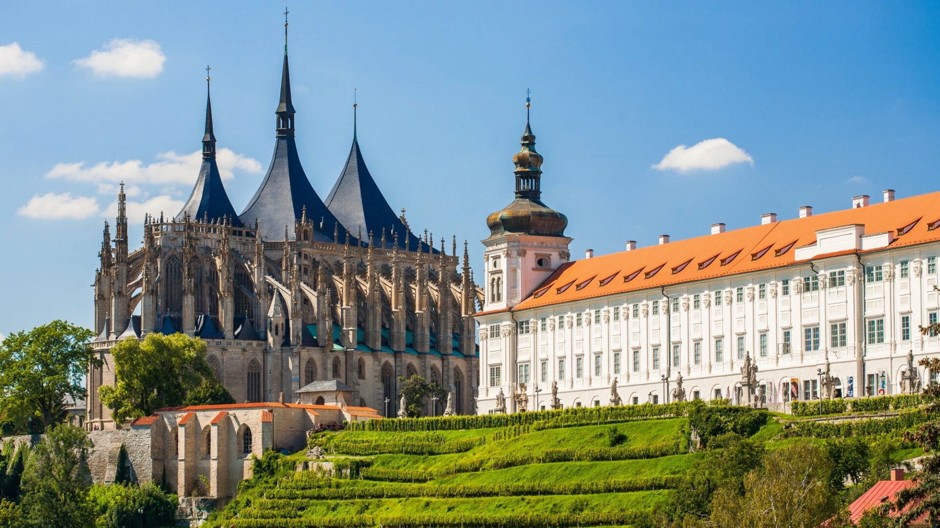 Turismus v ČR zažívá ekonomickou renesanci. Boom v návštěvnosti zaznamenávají místa zachycená v oblíbené videohře, jako je např. Kutná Hora. Ilustrační foto: Depositphotos.com