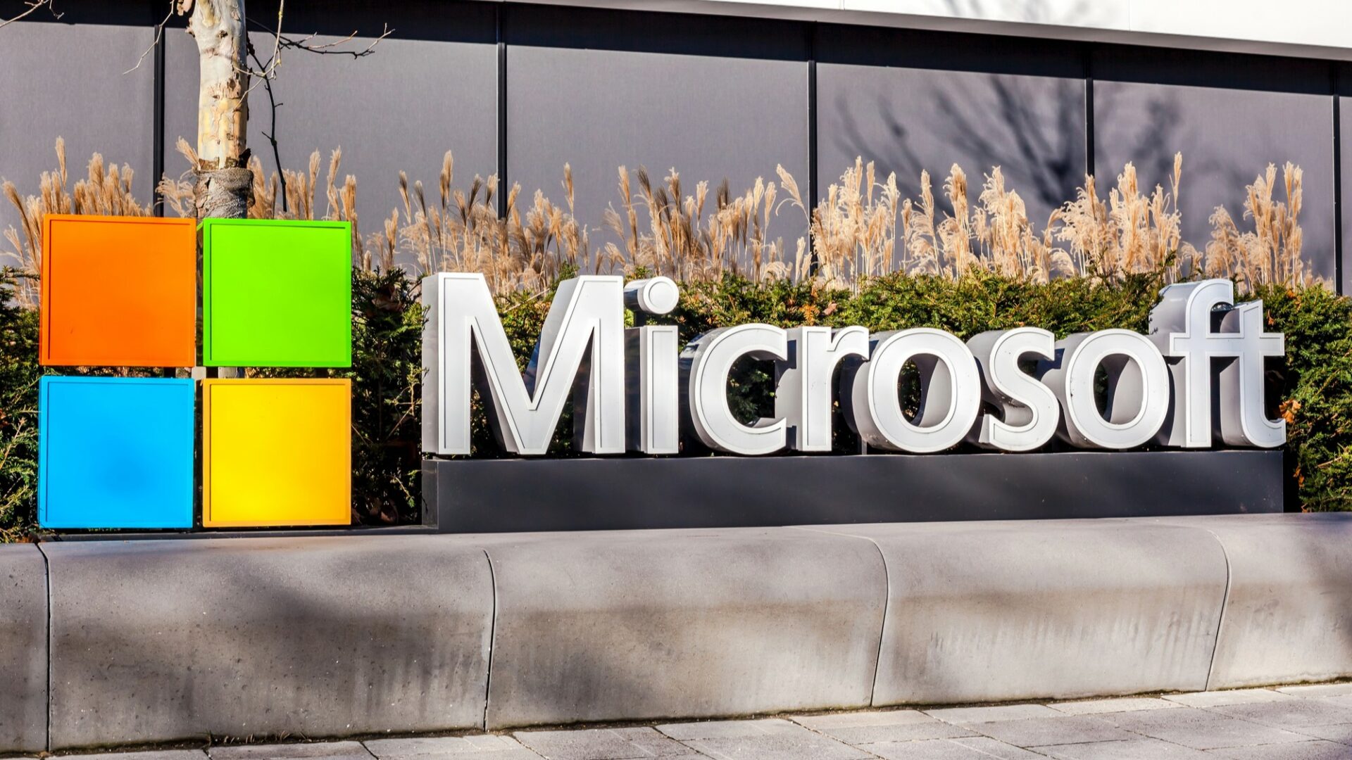 Navzdory dominanci cloudu a umělé inteligence Microsoft nezapomíná ani na svůj klasický byznys. Ilustrační foto: Depositphotos.com