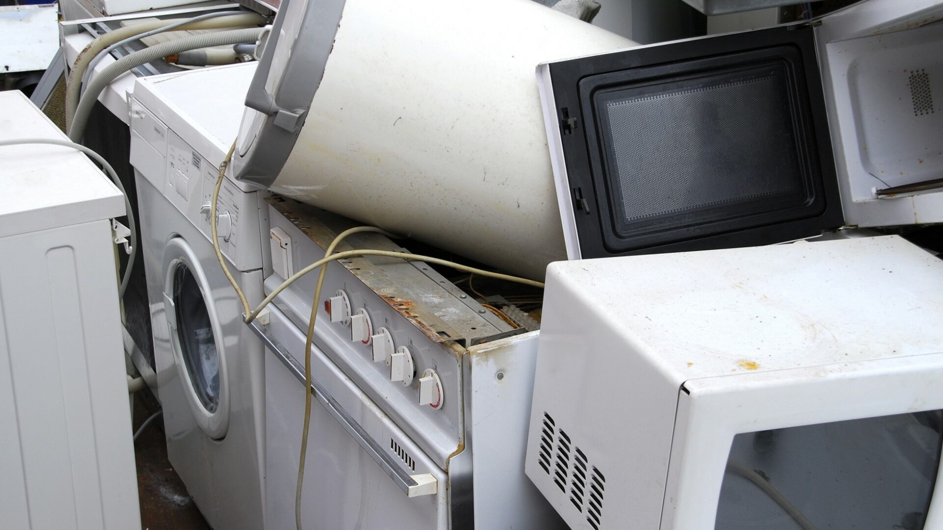 Evropská komise plánuje od roku 2028 zavedení nové daně z elektroodpadu, která má do unijního rozpočtu přinést až 15 miliard eur ročně. Ilustrační foto: Depositphotos.com