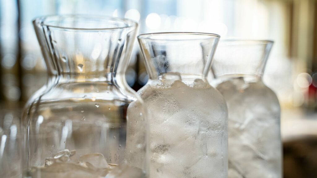 Marže, kterou mají restaurace z prodeje kohoutkové vody, jim umožňuje například dotovat polední meníčka. Ta by tak s příchodem přikázané vody zdarma mohla výrazněji zdražit. Ilustrační foto: Depositphotos.com