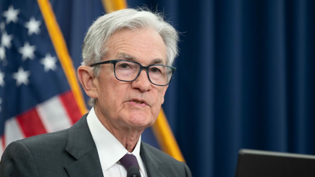 Jerome Powell, šéf americké centrální banky na konferenci v Jackson Hole tak trochu pootevřel více dveře zářijovému snížení úrokových sazeb, na který finanční trhy sázejí. Ilustrační foto: flickr.com/federalreserve