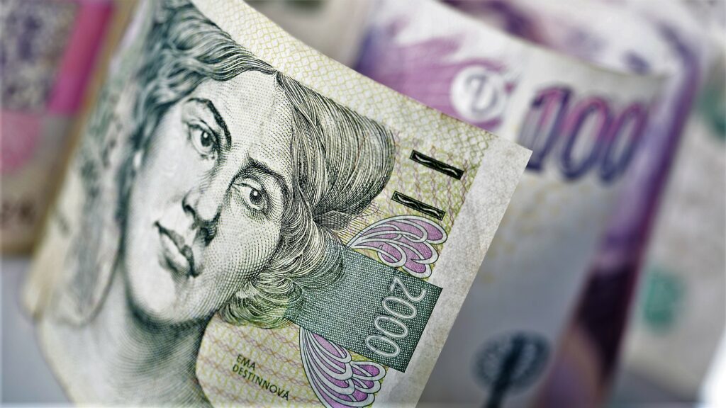 KB Penzijní společnost bude pokračovat v kompenzaci státních příspěvků penzistům, jimž stát loni přestal poskytovat státní příspěvky. A v příštím roce kompenzaci zvýší na tři tisíce korun. Ilustrační foto: Depositphotos.com