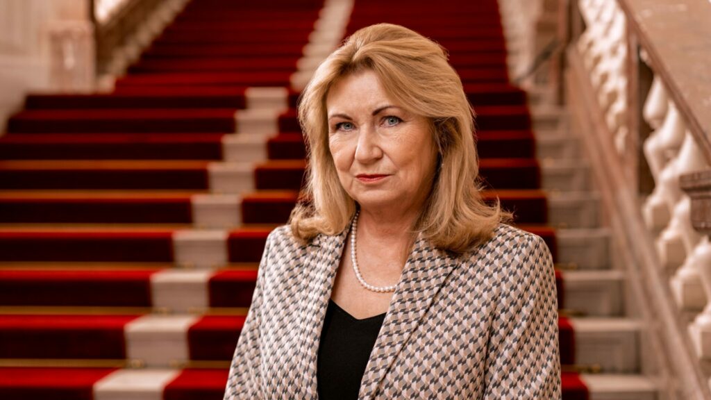 Česká vláda, nikoli centrální banka, musí snížit atraktivitu nemovitostí, domnívá se viceguvernérka ČNB Eva Zamrazilová. Ilustrační foto: ČNB