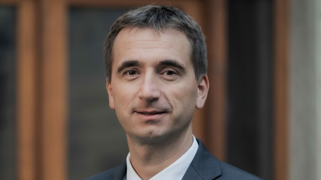 Přestože se ministr průmyslu Lukáš Vlček pokusil předložit aktualizaci Státní energetické koncepce, současná vláda její aktualizaci neprojednala a prý se k tomu do konce svého mandátu ani nechystá. Ilustrační foto: Fikuskrokus – Vlastní dílo, CC0, https://commons.wikimedia.org/w/index.php?curid=153428769
