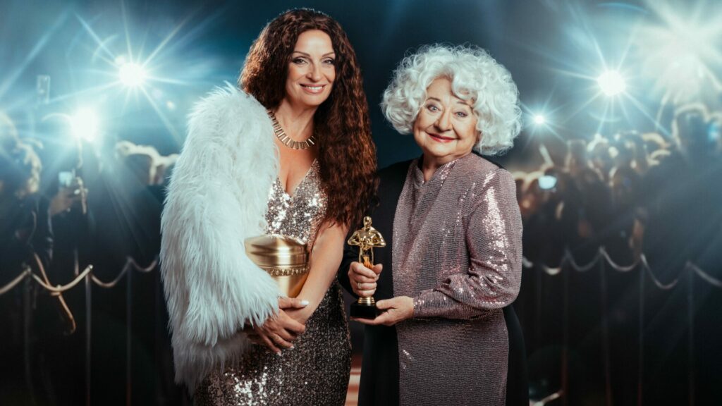 Ivana Chýlková poprvé vstoupí na prkna nuselské scény, a to v roli úspěšné scenáristky Betty v černé komedii S Oscarem se nerozvedu! Její divadelní sestrou bude Ludmila Molínová. Foto: Divadlo Na Fidlovačce/Alena Hrbková