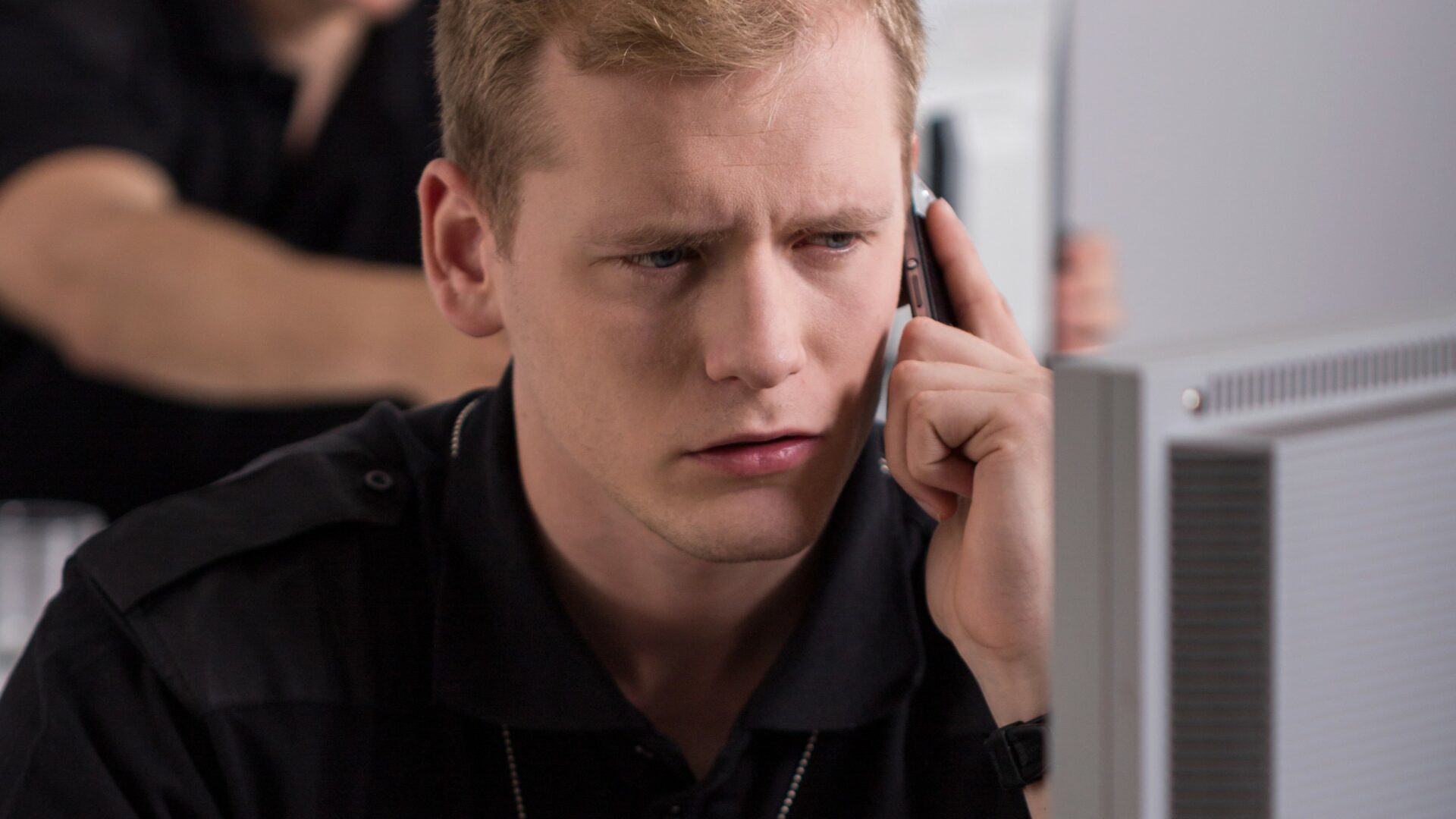 Nejnovější fígl telefonických podvodníků, kteří se z lidí pokoušení vytáhnout peníze, je, že se vydávají za policisty. Ilustrační foto: Depositphotos.com