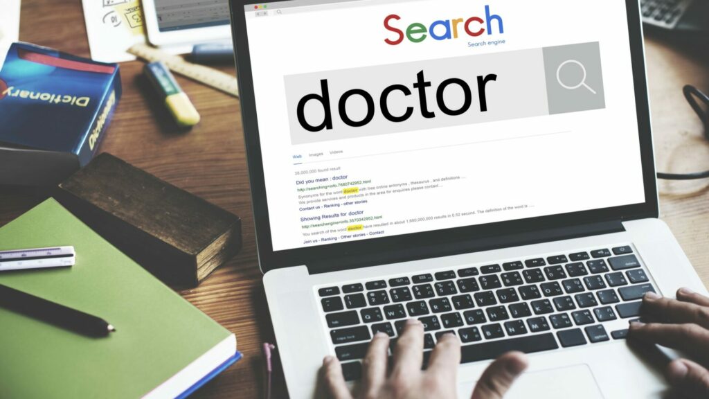 Mnozí lidé při zdravotních potížích místo k lékaři zamíří na Google. Ilustrační foto: Depositphotos.com