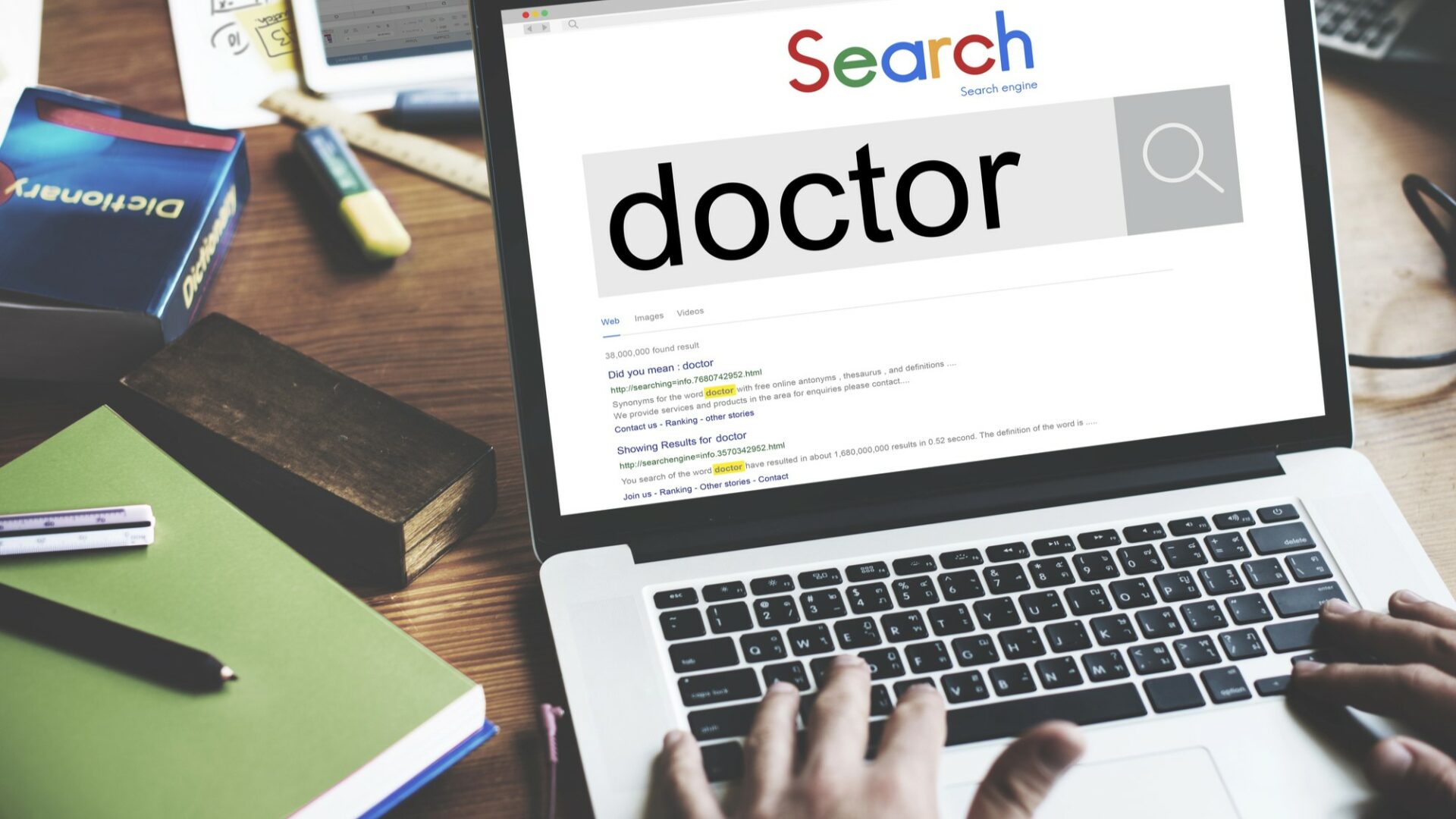 Mnozí lidé při zdravotních potížích místo k lékaři zamíří na Google. Ilustrační foto: Depositphotos.com