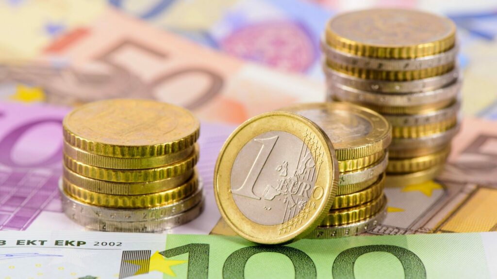 S eurem v tuto chvíli česká veřejnost nezíská nic, co by převažovalo související rizika. Ilustrační foto: Depositphotos.com