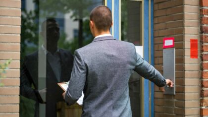 Správci pohledávek mají žně. Firmy jim rekordně zvýšily nástupní mzdu