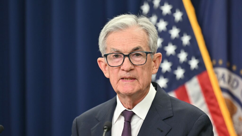 Šéf americké centrální banky Jerome Powell zdůraznil, že ekonomika nečelí bezprostřednímu riziku a Fed jedná nezávisle, bez ohledu na politický tlak. Ilustrační foto: flickr.com/federalreserve