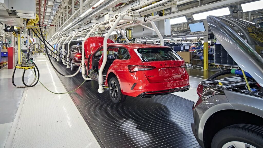 Výroba aut patří mezi tradiční tahouny tuzemské ekonomiky. Ilustrační foto: Škoda Auto