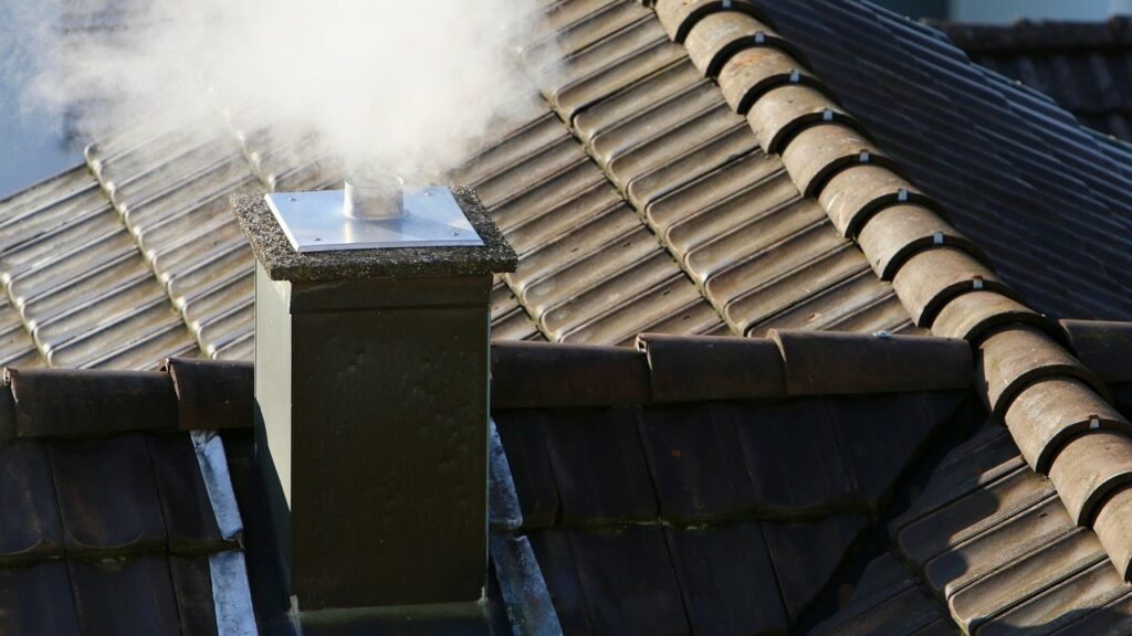 Jeden komín dokáže otrávit vzduch v širokém okolí. Ilustrační foto: Pixabay.com