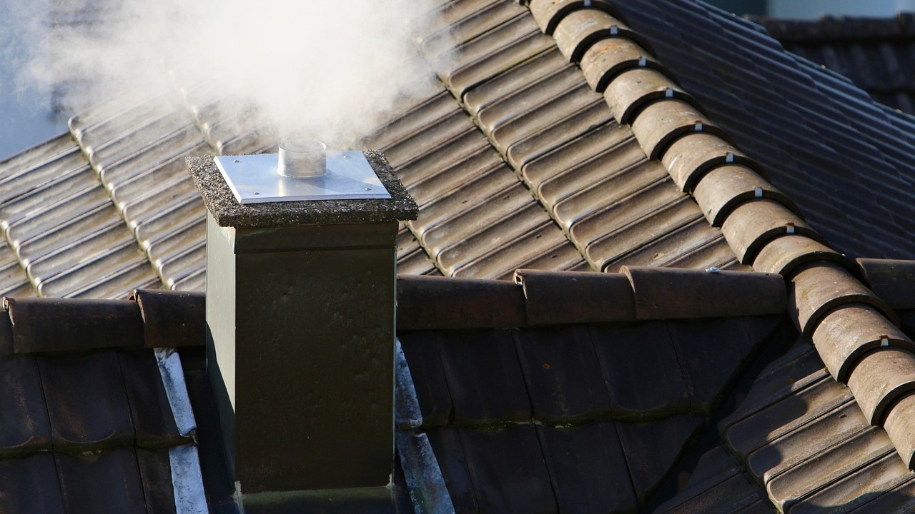 Jeden komín dokáže otrávit vzduch v širokém okolí. Ilustrační foto: Pixabay.com