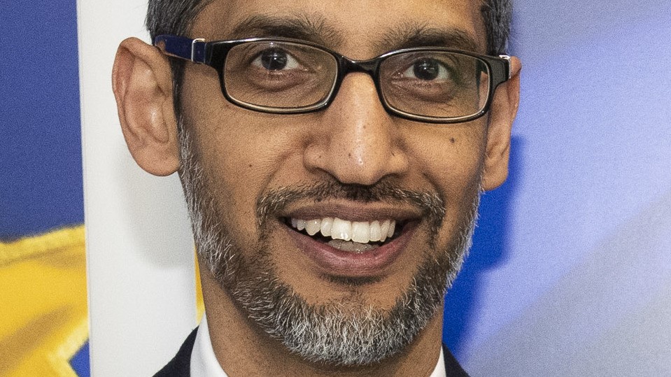 Od roku 2019 stojí v čele Alphabetu Sundar Pichai, který nahradil spoluzakladatele Larryho Page. Zdroj: European Union, 2025, CC BY 4.0, https://commons.wikimedia.org/w/index.php?curid=146301836