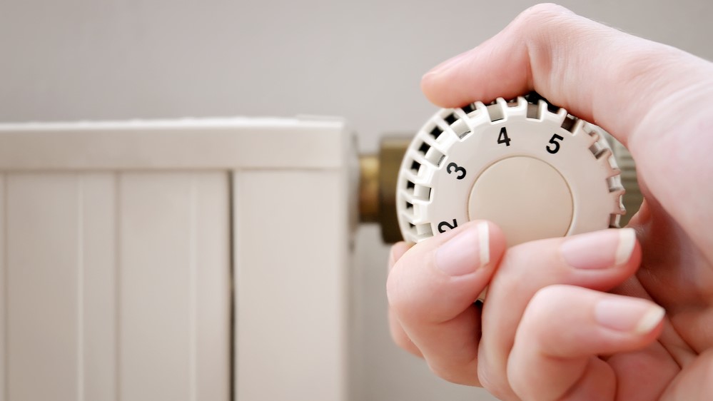 Aby dodavatel tepla zahájil vytápění, musí průměrná denní teplota vzduchu klesnout v dané lokalitě pod 13 ⁰C a to ve dvou po sobě následujících dnech. Ilustrační foto: Depositphotos.com