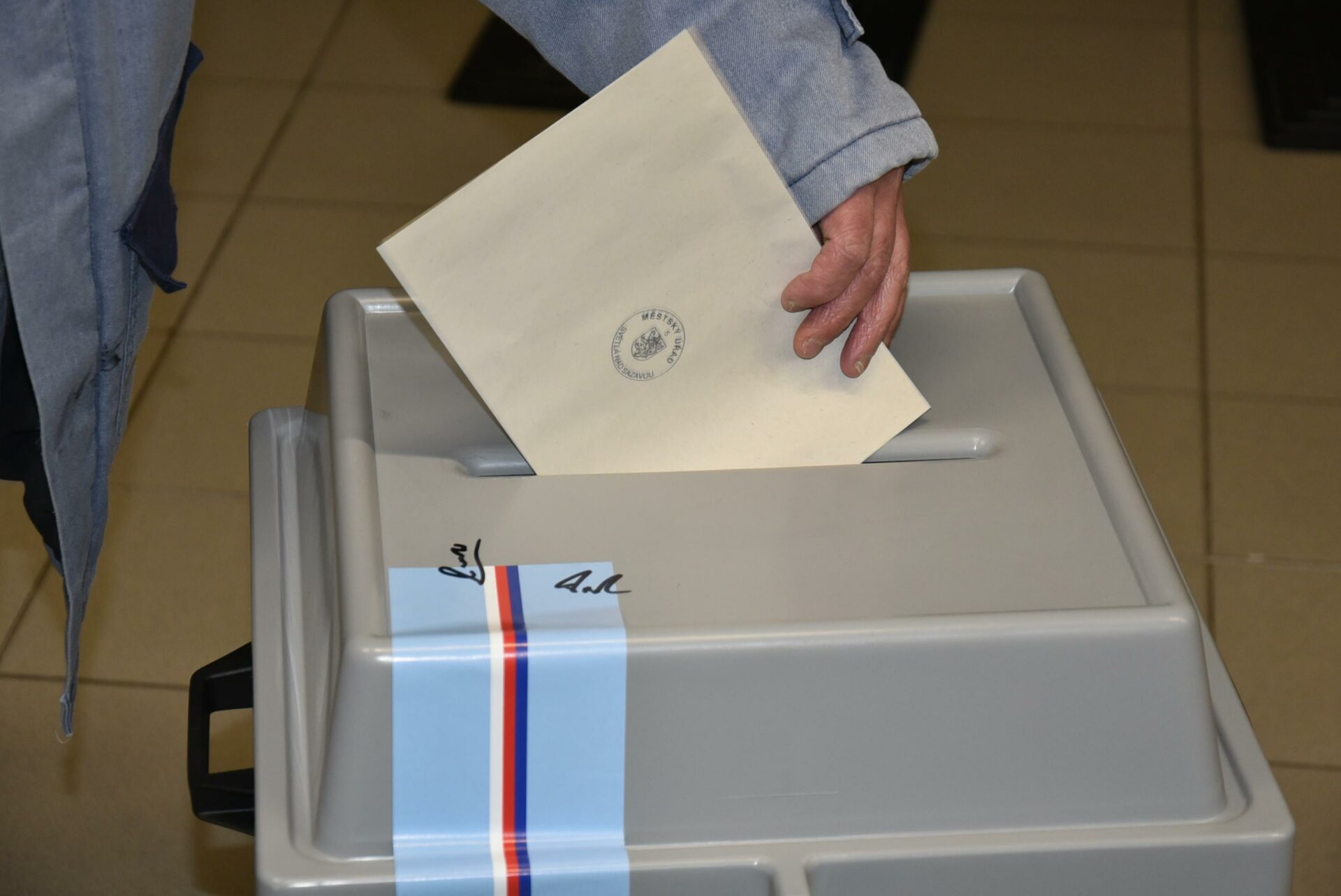 Že jsou v Česku volby svobodné a demokratické, dokazuje i to, že mohou svůj hlas odevzdat i vězni. Ilustrační foto: Vězeňská služba ČR