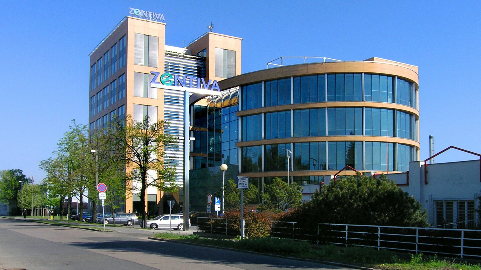 Největší tuzemskou farmaceutickou společnost, Zentivu, kupuje americká finanční skupina GTCR v přepočtu za 100 miliard korun. Ilustrační foto: Packa – Vlastní dílo, CC BY-SA 3.0, https://commons.wikimedia.org/w/index.php?curid=6646597