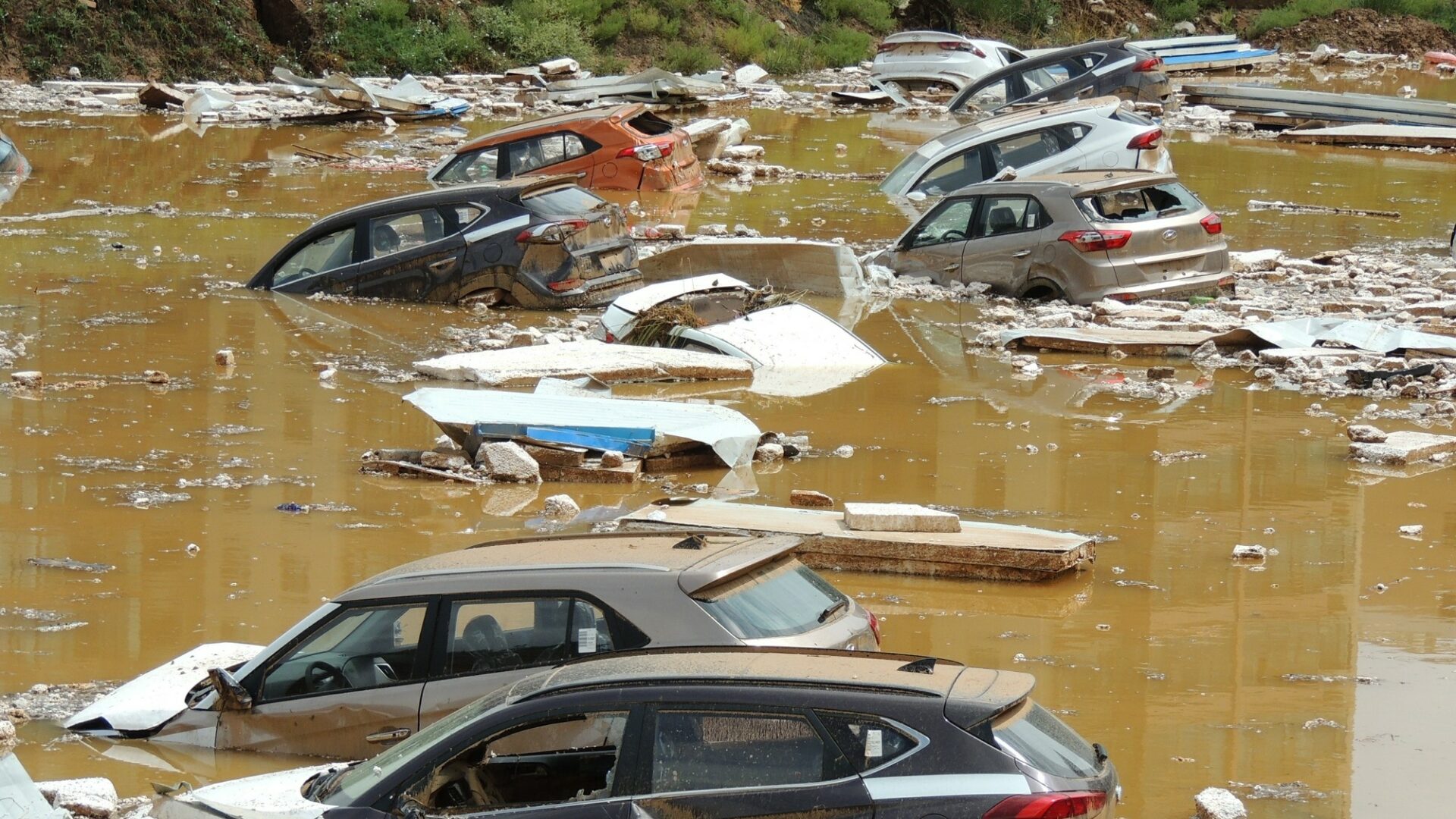 V Česku se opakovaně a pravidelně brzy po povodních v zahraničí objevují ojetiny ze zatopených území. Ilustrační foto: Depositphotos.com