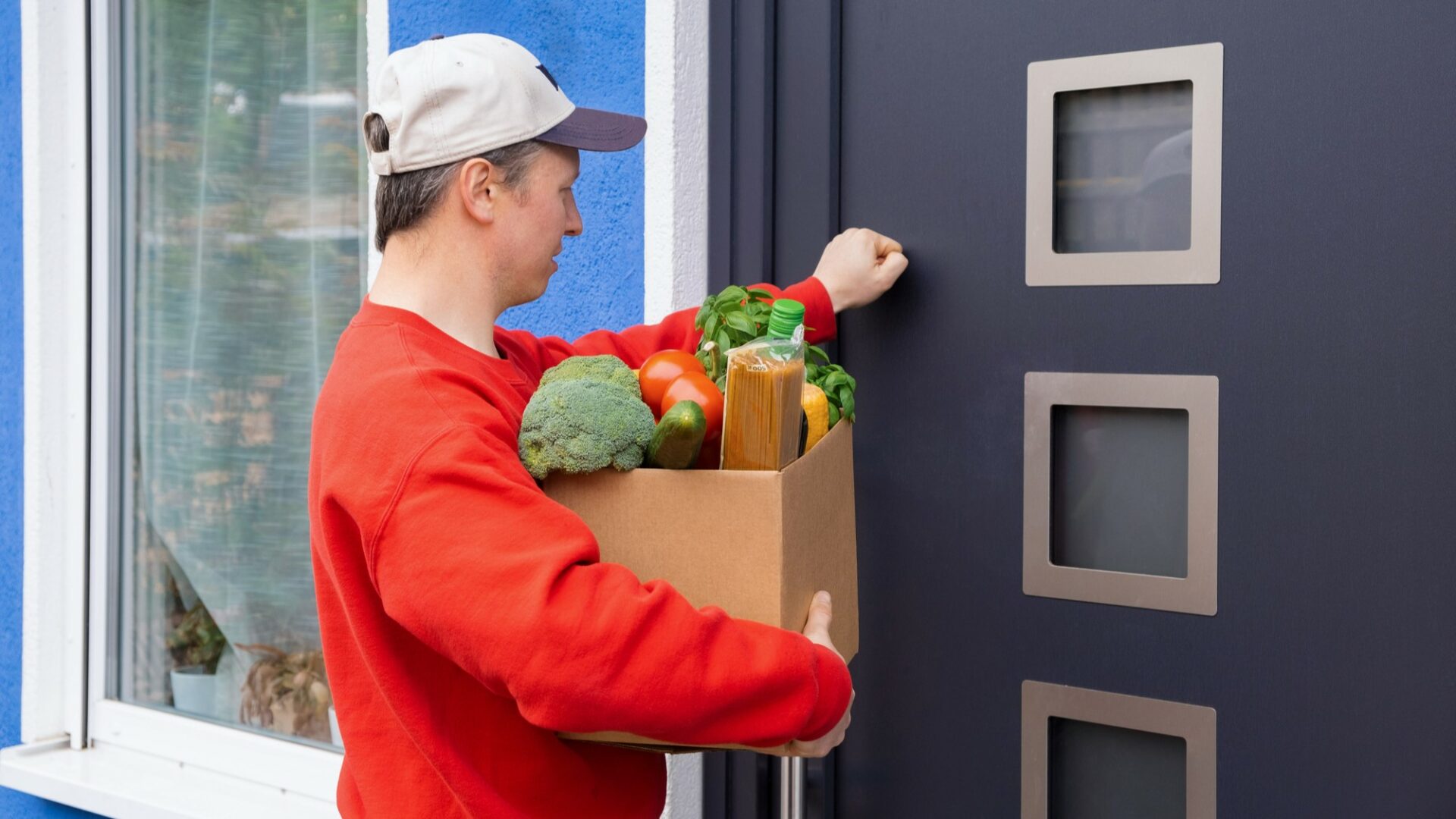 Nakupování přes internet, včetně potravin, se těší čím dál větší oblibě. Ilustrační foto: Depositphotos.com