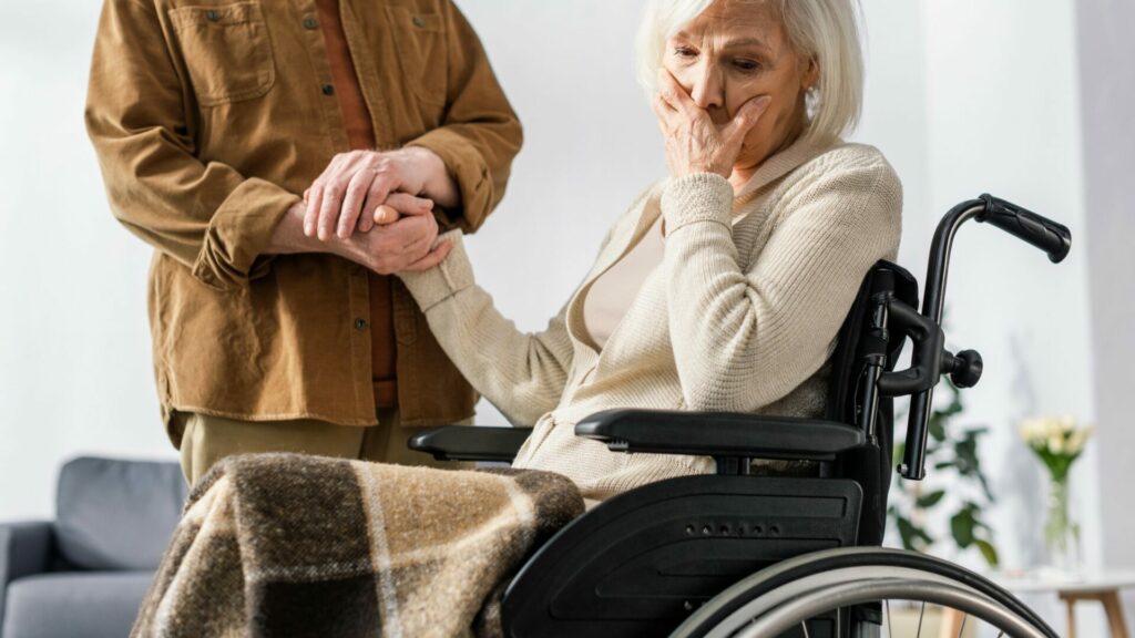 Většina lidí spoléhá na to, že pokud jednou ztratí soběstačnost, rodina se o ně postará. Realita je ale často jiná. Ilustrační foto: Depositphotos.com