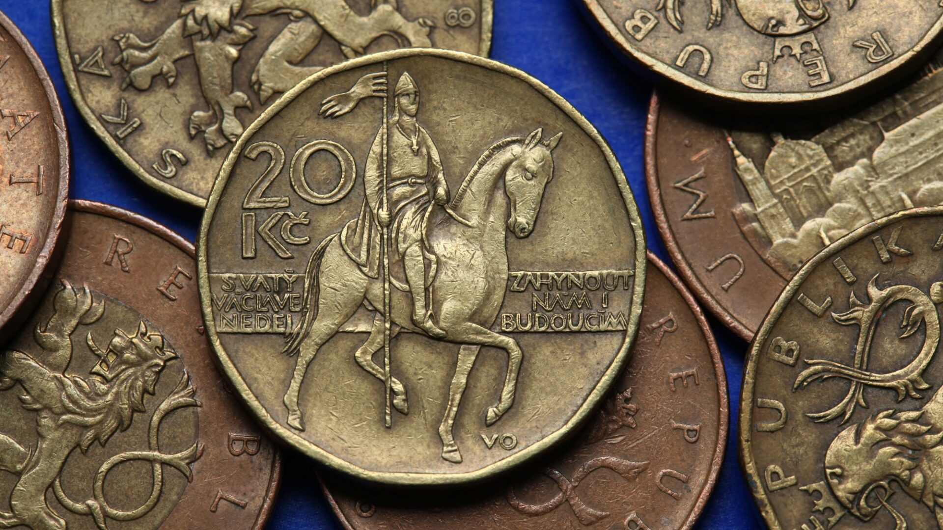 Koruna je už nyní spolu se švýcarským frankem nejsilnější světovou měnou v pohnutém období od roku 2020. Ilustrační foto: Depositphotos.com