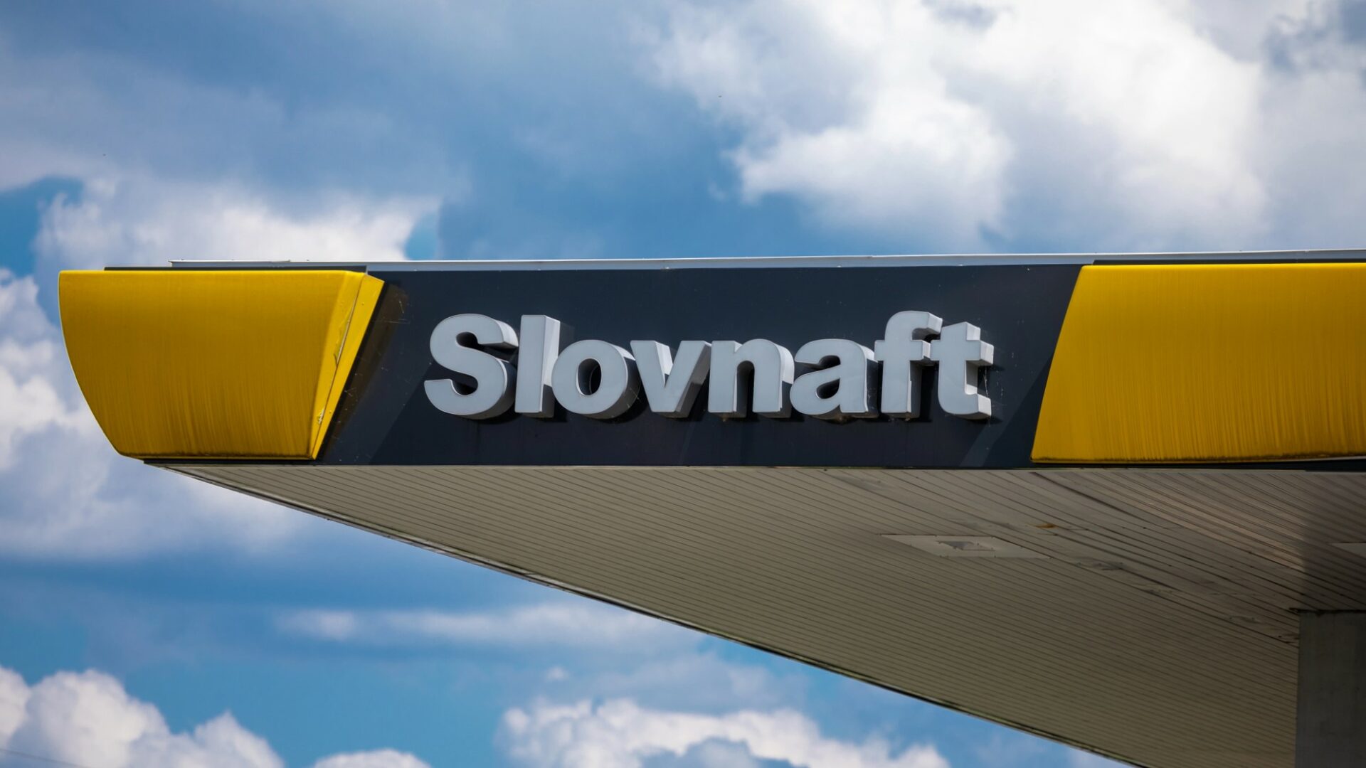 Poté, co americký prezident Trump ohlásil nové sankce proti Rusku, jsou vážně ohroženy dodávky ropy jižní větví ropovodu Družba, která zásobuje Maďarsko a Slovensko. Ilustrační foto: Depositphotos.com