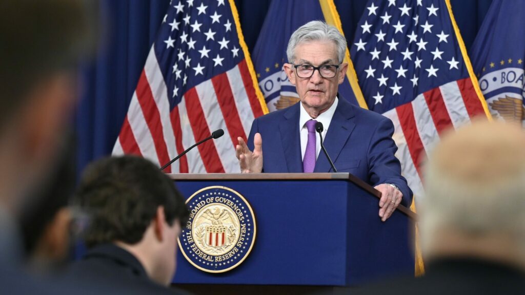 Šéf amerického Fedu Jerome Powell uvedl, že zhoršování na americkém trhu práce pravděpodobně pokračuje. Ilustrační foto: flickr.com/federalreserve