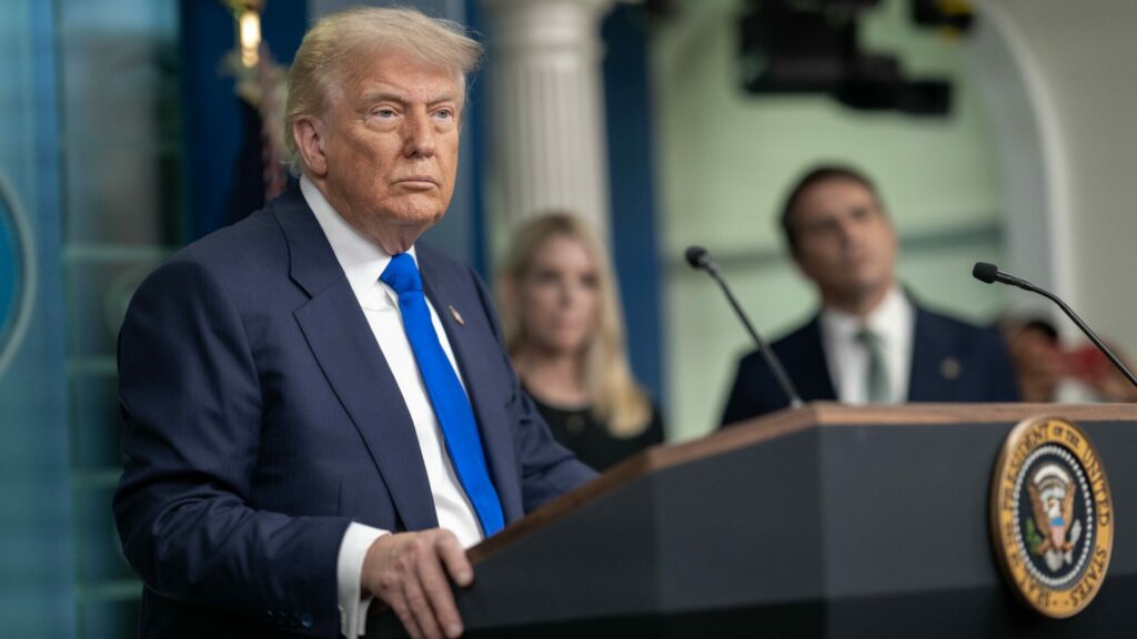 Letošní třetí čtvrtletí potvrdilo, že politická rozhodnutí a rétorika amerického prezidenta Donalda Trumpa zůstávají jedním z klíčových faktorů ovlivňujících vývoj na finančních trzích. Ilustrační foto: flickr.com/whitehouse