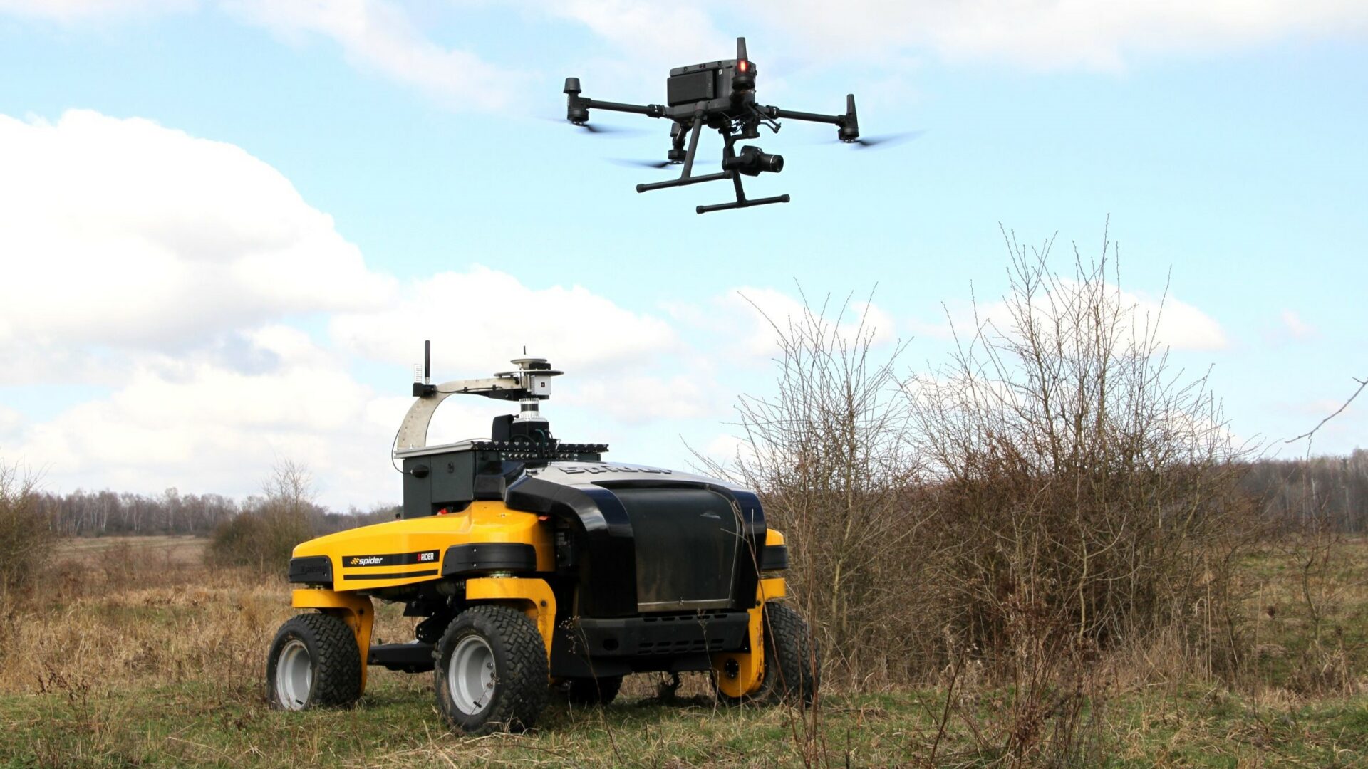 Dron a robot v akci proti invazním rostlinám. Foto: Dalibor Dostál