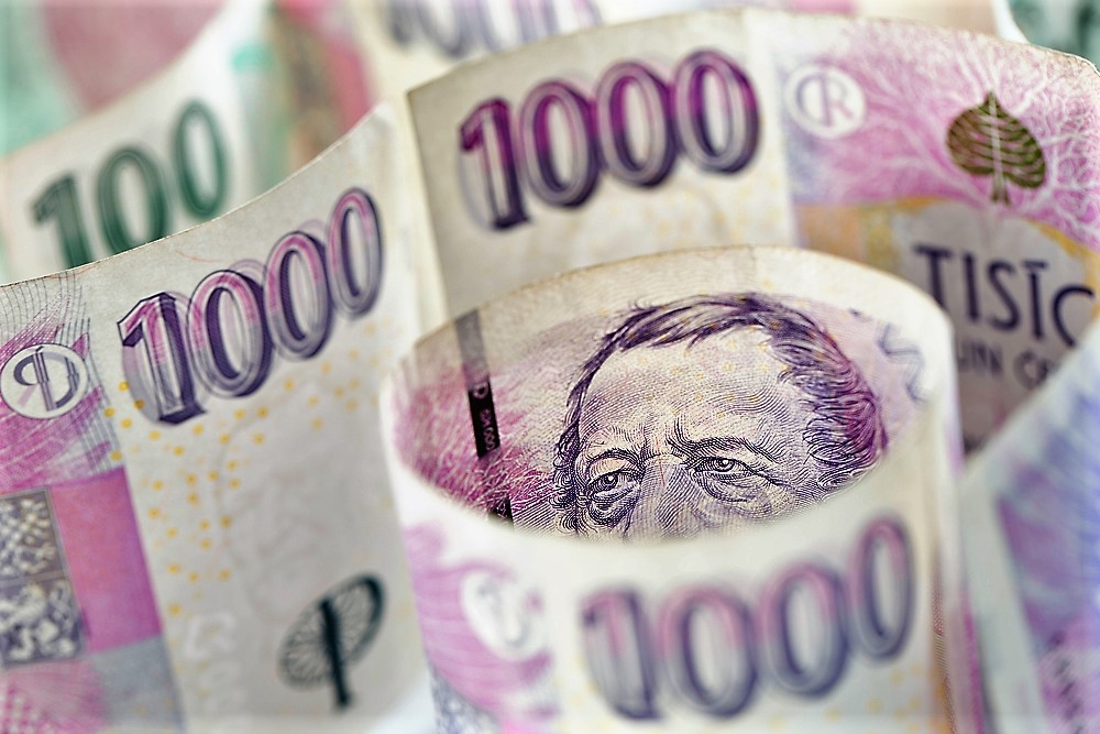 Češi sice spoří výrazně více než je průměr evropských domácností, ale značná část jejich financí zůstává na nízko úročených bankovních účtech. Ilustrační foto: Depositphotos.com