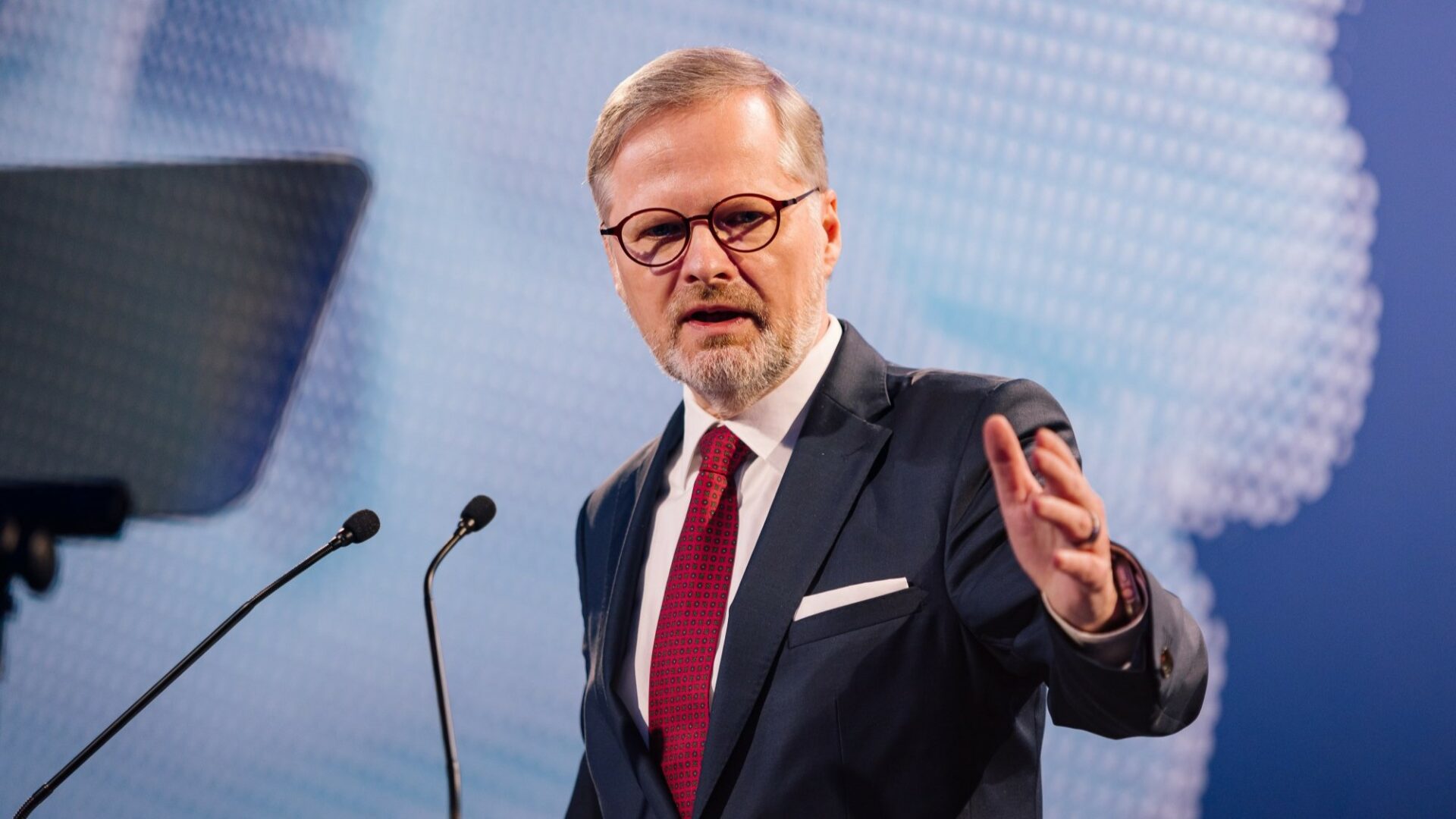 Fialova vláda podle všeho chytila do pasti nastražené Bruselem; nyní mu odkývne hození smyčky kolem krku ve slepé víře, že ta se nebude utahovat. Ilustrační foto: ODS