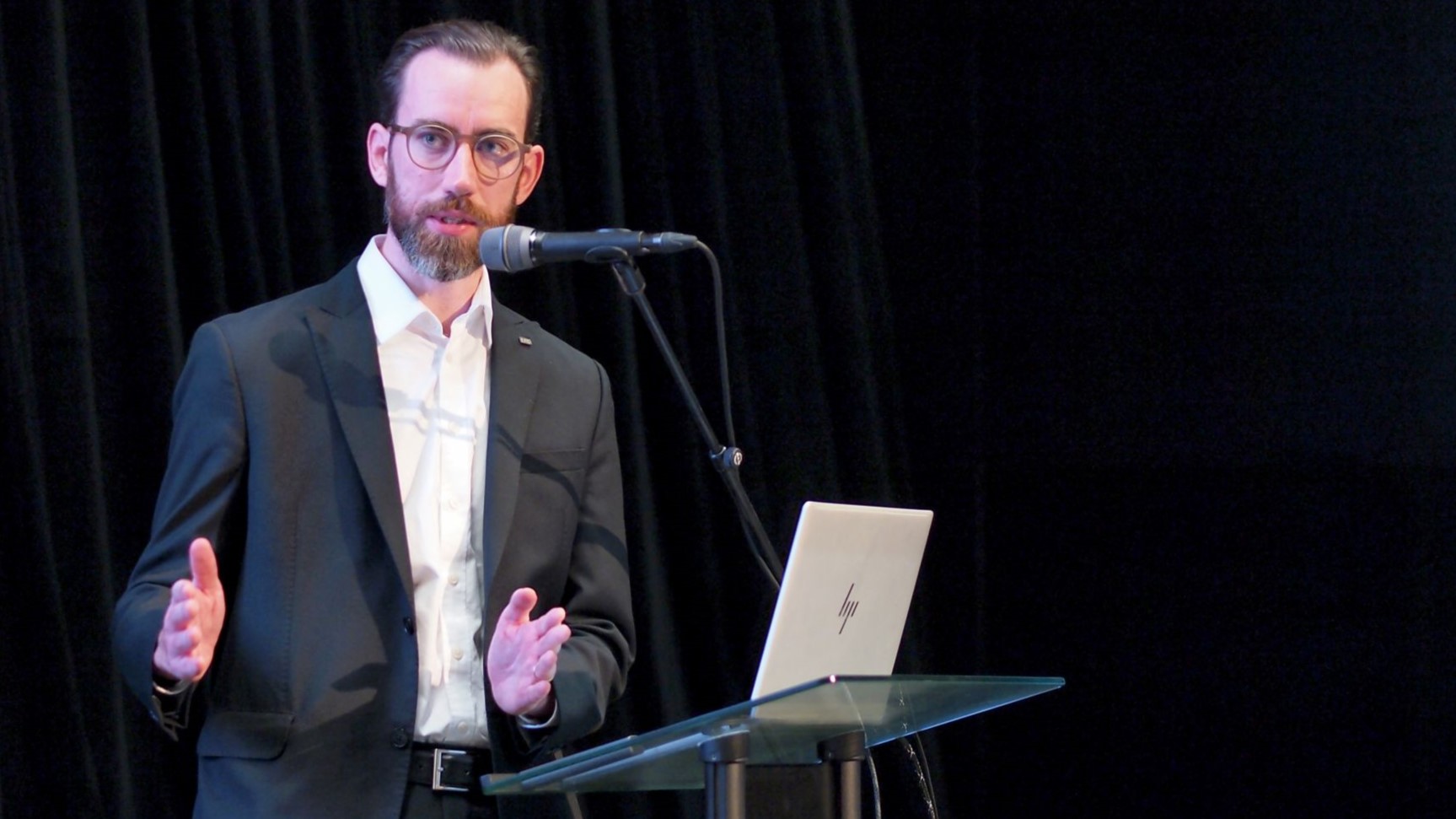 ERÚ chce podle svého předsedy Jana Šefránka dodavatele ještě více motivovat k investicím, které jsou nezbytné pro přechod na nízkoemisní paliva a modernizaci teplárenských soustav. Foto: LinkedIn Jana Šefránka