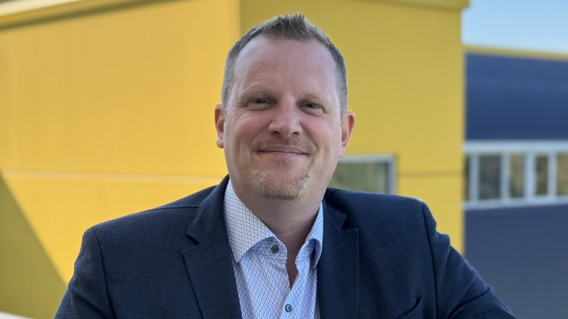 Jan Šplíchal přichází do společnosti Dachser Czech Republic s bohatými zkušenostmi z oblasti strategické komunikace a brandingu renomovaných značek v B2B segmentu. Foto: Dachser