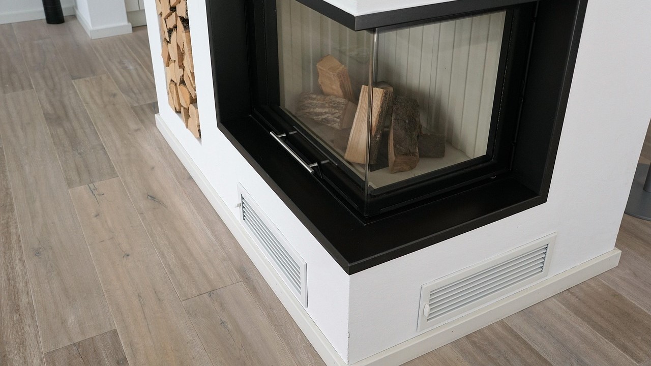 Stále více domácností přechází na vytápění dřevem. Ilustrační foto: Pixabay.com