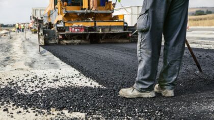 Fialova vláda odmítá nové sněmovně předložit návrh rozpočtu na příští rok, neboť nenašla dost peněz na dopravní stavby. Ilustrační foto: Depositphotos.com