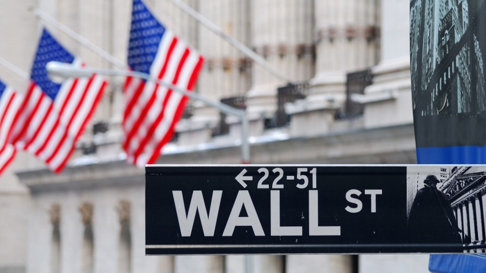 Zámořský širokopásmový index S&P500 se na začátku týdne opět točil v celním tobogánu, kdy klidnou jízdu střídaly turbulentní zatáčky. Ilustrační foto: Depositphotos.com