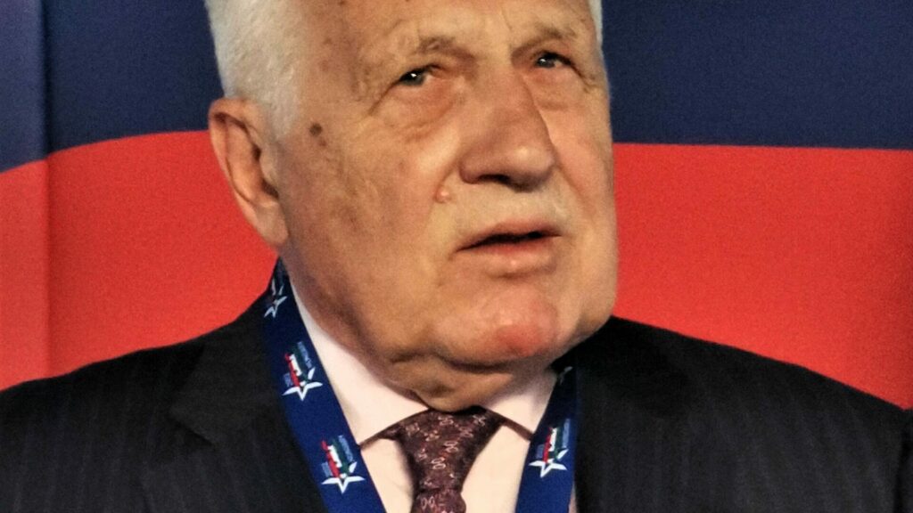 Podle bývalého prezidenta chtějí poražení v říjnových volbách překazit vznik nové vlády, a dosadit vlastní garnituru. Ilustrační foto: Elekes Andor – Vlastní dílo, CC BY-SA 4.0, https://commons.wikimedia.org/w/index.php?curid=122255882