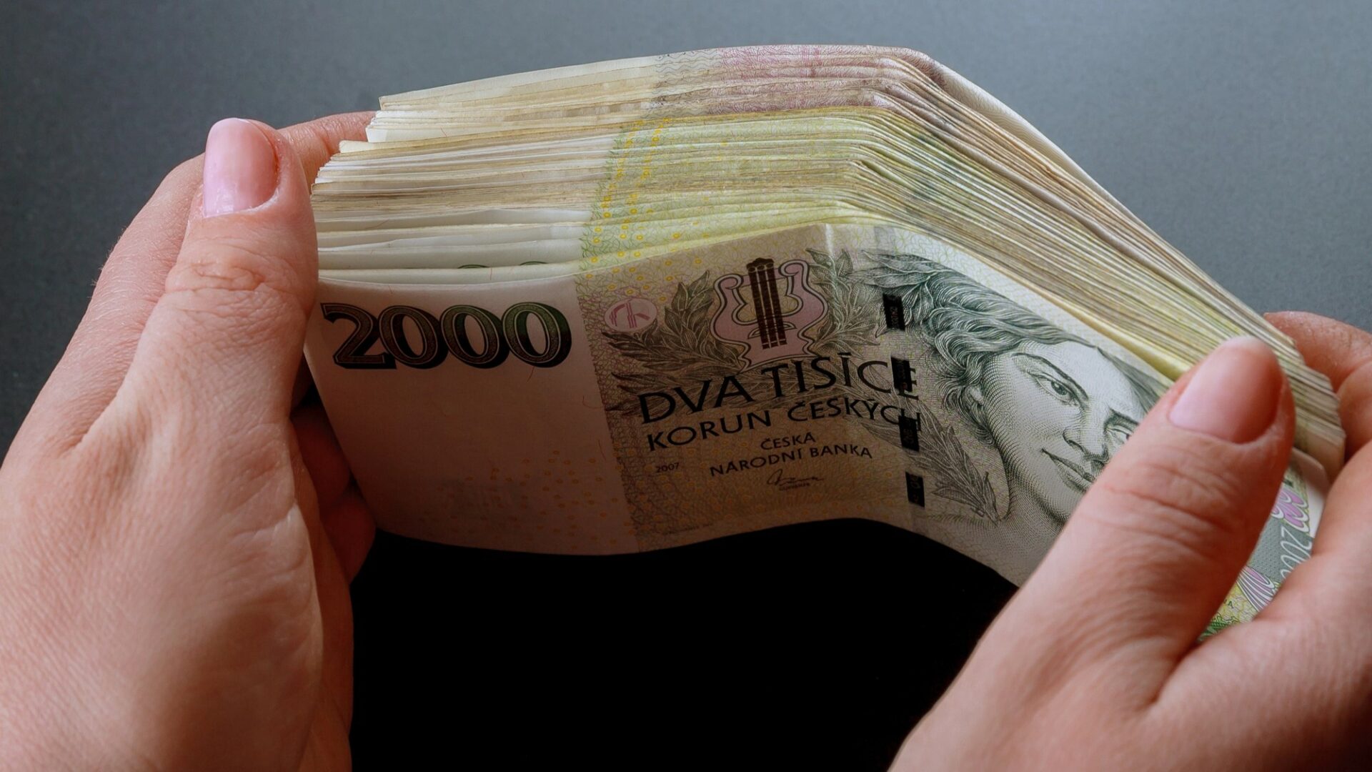 Konzervativnost českých domácností se projevuje v tom, že značná část úspor historicky mířila do málo produktivních bankovních vkladů. Ilustrační foto: Depositphotos.com