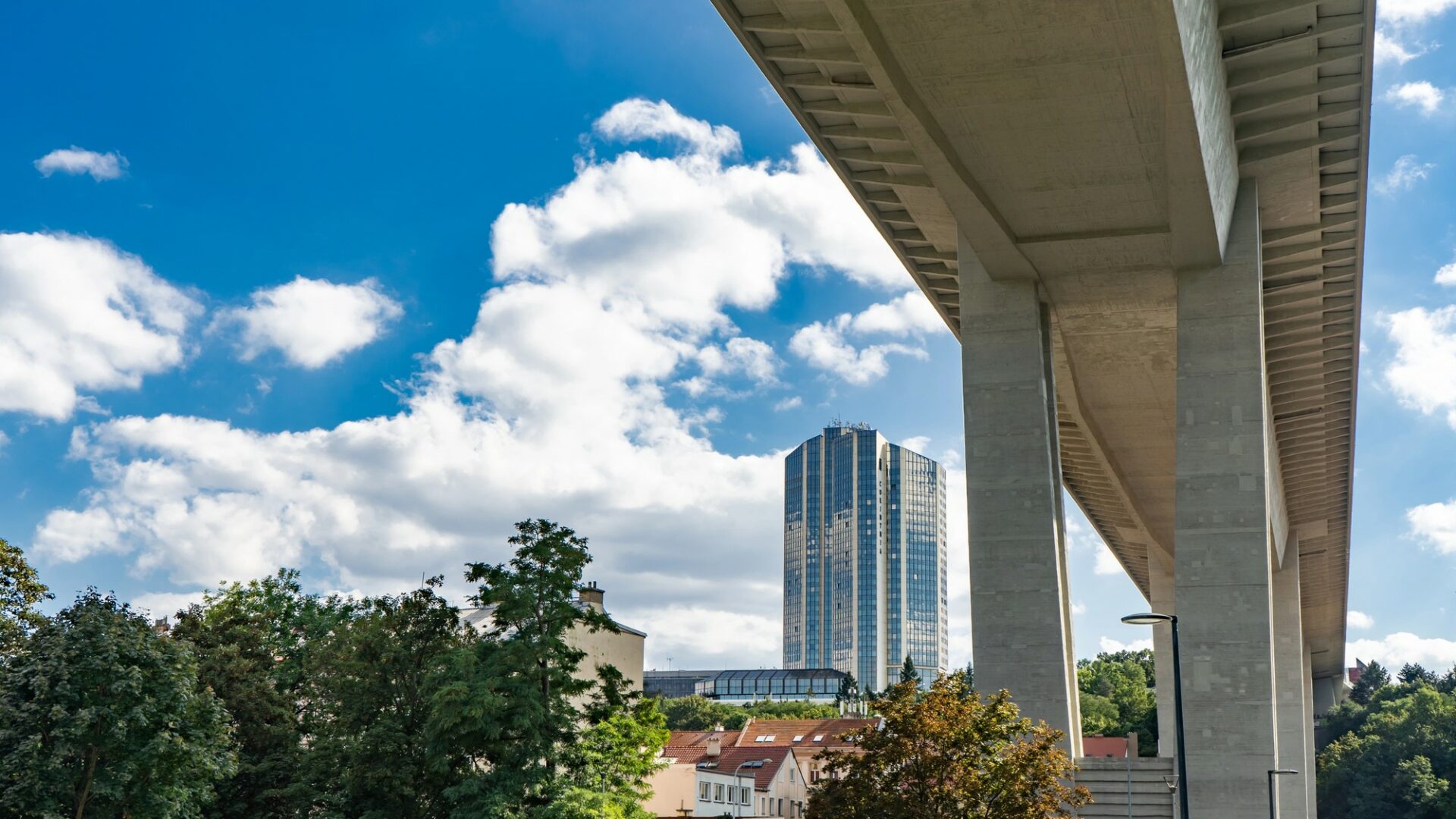 Nuselský most je nejznámější stavbou Jana Vítka. Ilustrační foto: Depositphotos.com