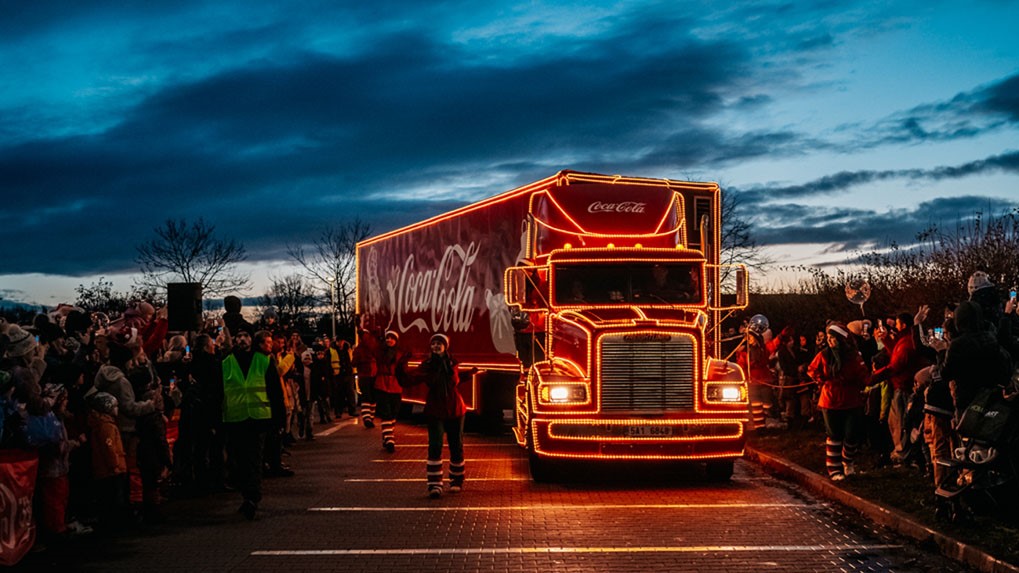 Vánoční kampaň Coca-coly letos znovu pomůže Českému červenému kříži. Foto: ČČK/Coca-cola