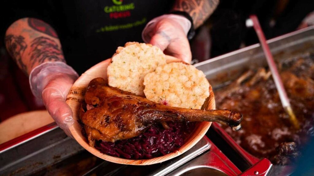 K oslavám svatého Martina patří dobré víno i propečená husa. Ilustrační foto: Archetyp