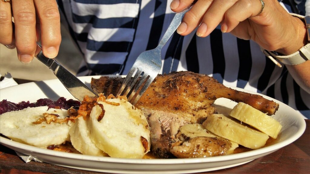 Svatomartinské menu vyjde letos na více než 1 000 korun, nejchutnější jsou české husy, běžně prakticky nesehnatelné. Ilustrační foto: Pixabay.com