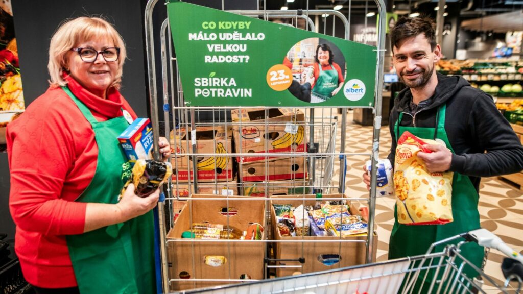 V sobotu 8. listopadu se uskuteční podzimní kolo Sbírky potravin, do které se i letos zapojí obchody Albert po celém Česku. Foto: Albert