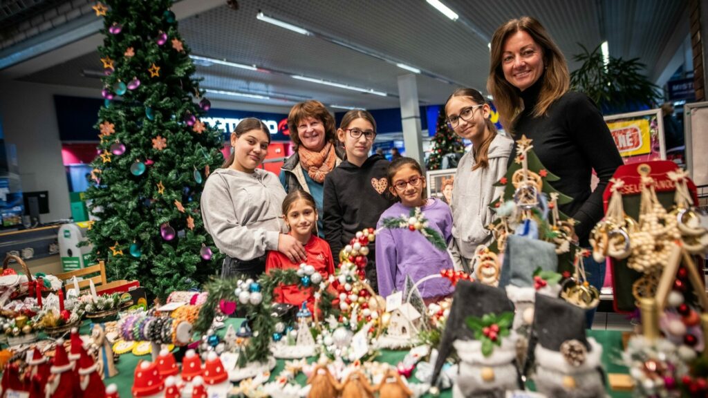 Stánky se budou postupně otevírat v průběhu celého Adventu ve více než čtyřech desítkách prodejen. Foto: Albert